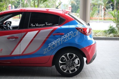 All new Mazda2 tampak samping belakang