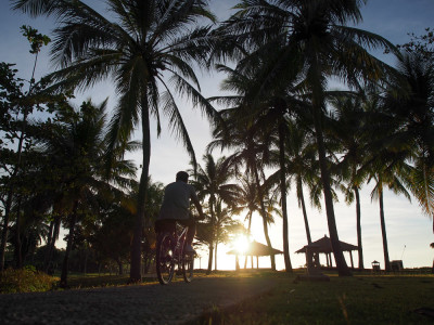 Bersepeda di Tanjung Lesung