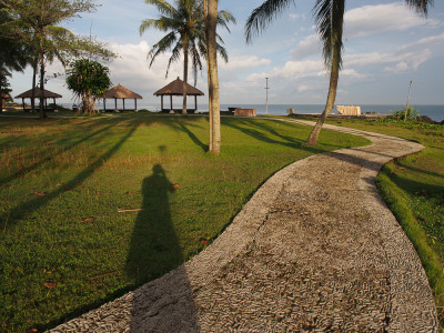 Halaman belakang hotel tanjung lesung.