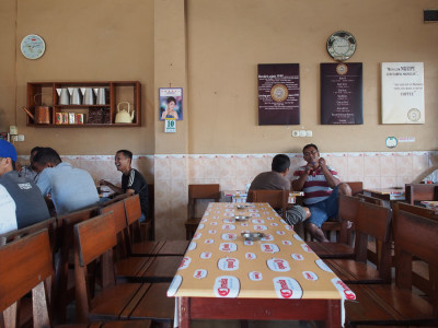 warung kopi atet di manggar, belitung timur