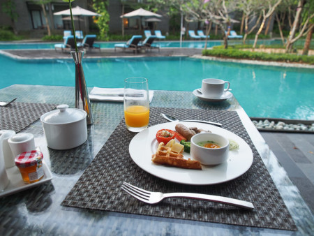 kolam renang marriot