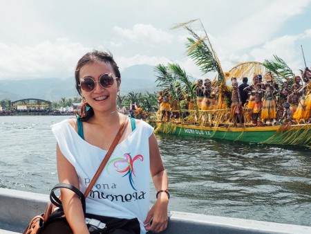 Tarian Isosolo Festival danau sentani