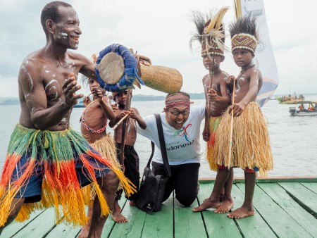 Tarian Isosolo Festival danau sentani