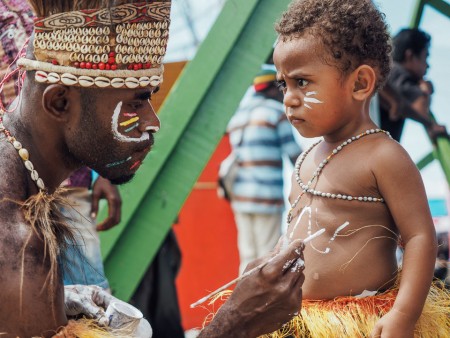 Tarian isosolo festival danau sentani