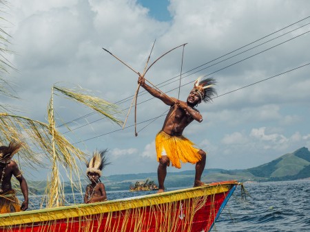 Tarian Isosolo Festival danau sentani
