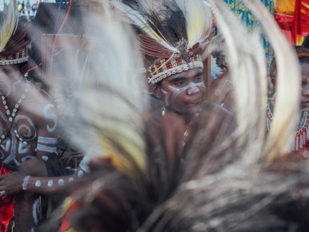 Tarian Isosolo Festival danau sentani