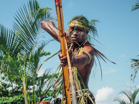 Tarian Isosolo Festival danau sentani