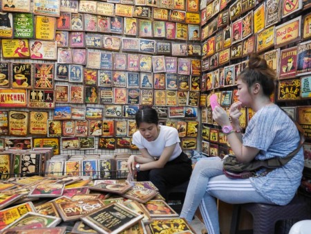 belanja di Chatucak weekend market