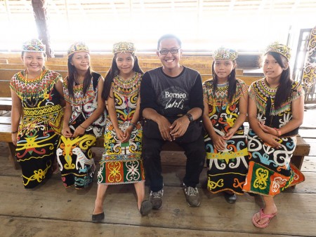 Menerobos Kabut Asap Kalimantan — Terios 7 Wonders Bertemu Orang Utan Liar di Taman Nasional Sebangau — Terios 7 Wonders Monitor, Mari Makan Lontong Orari, Ganti! — Terios 7 Wonders 8 Blogger Kece yang Ikut Berpetualang Bersama di Borneo Wild Adventure – Terios 7 Wonders Bertemu Bekantan di Pulau Kaget, Monyet Ganteng Tapi Pemalu — Terios 7 Wonders 14 Tips Untuk Konvoi Perjalanan Darat Jarak Jauh dengan Mobil — Terios 7 Wonders